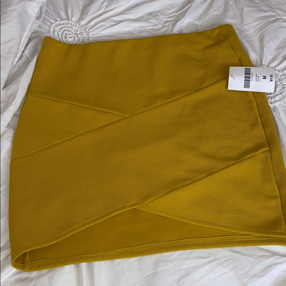Fitted mini skirt
